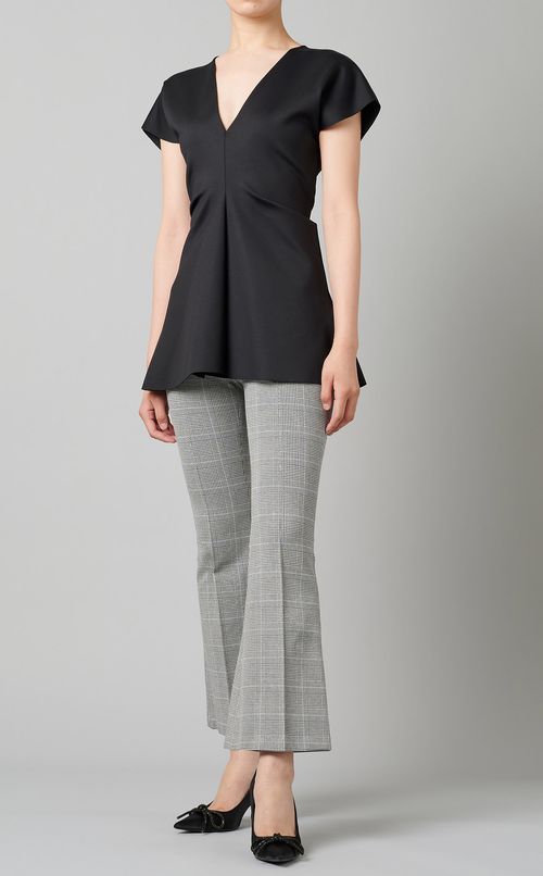 フレアスリーブVネックブラウス