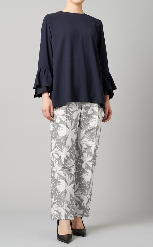 フリルオーバーブラウス