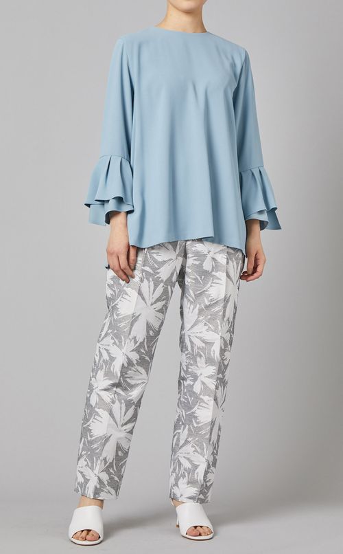 フリルオーバーブラウス