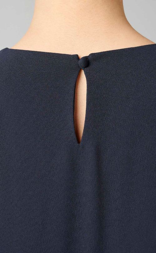 フリルオーバーブラウス