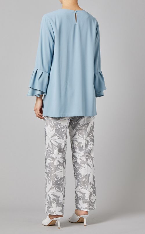 フリルオーバーブラウス