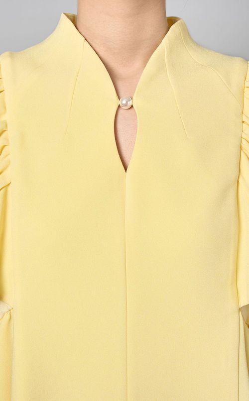 パール付ギャザースリーブブラウス