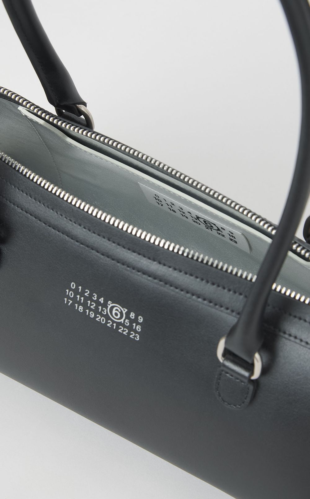 NEW BAULETTOショルダーバッグ