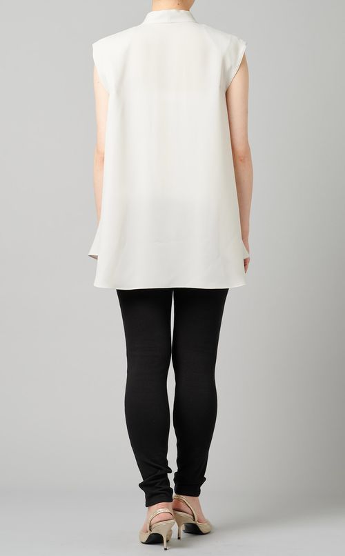 ボウタイノースリーブブラウス