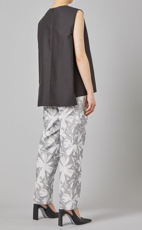 バックタックノースリーブブラウス