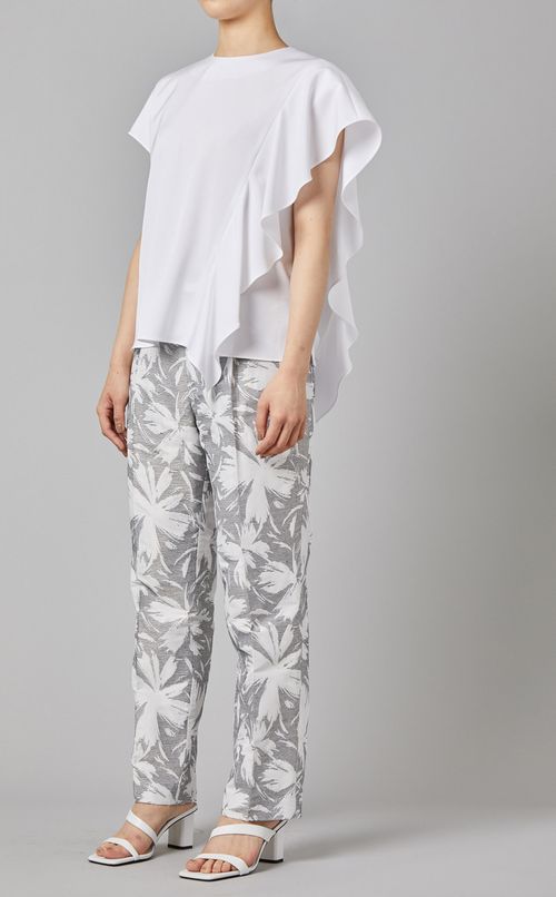 ラッフルブラウス