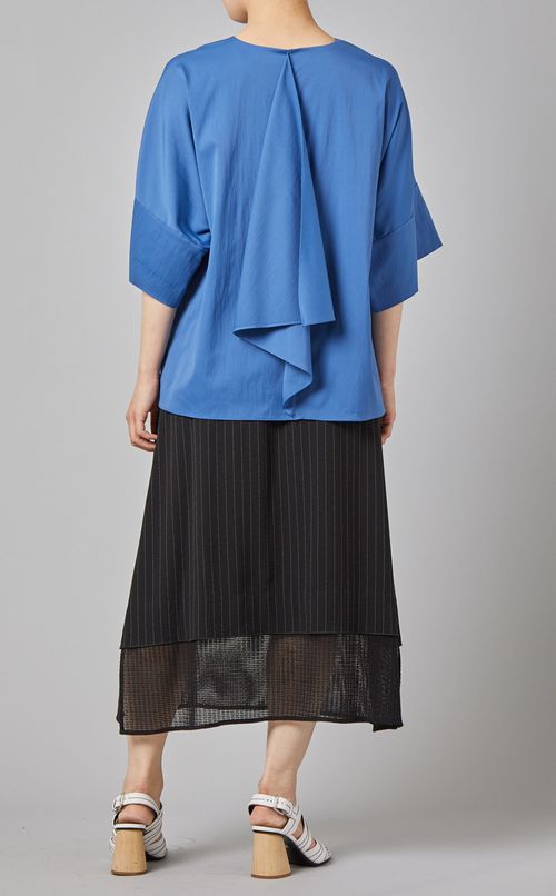 バックサーキュラーブラウス