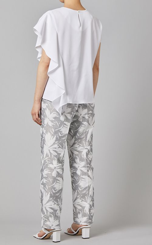 ラッフルブラウス