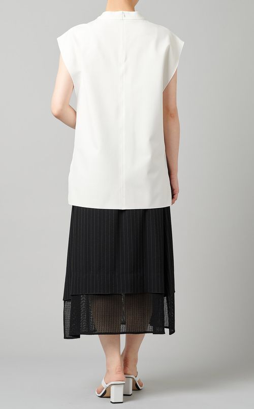 スクエアカットブラウス