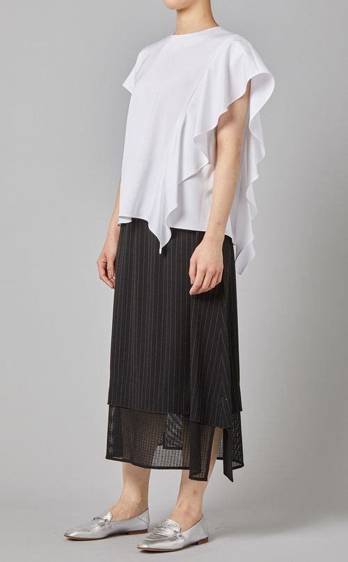 ラッフルブラウス