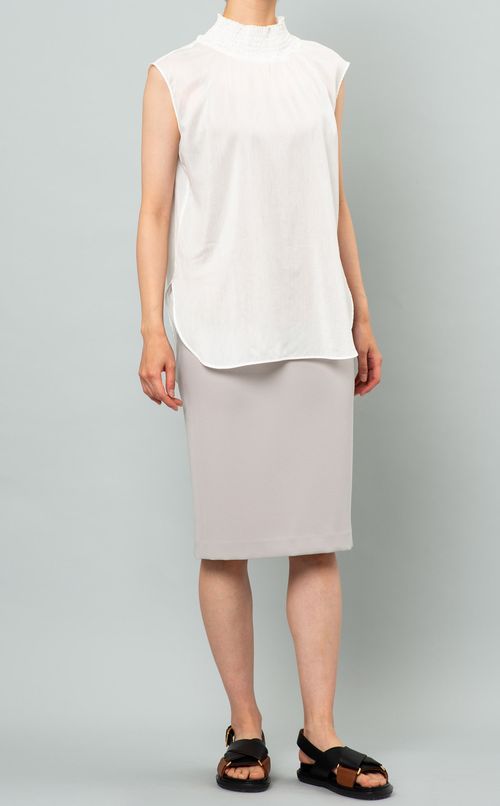 ハイネックノースリーブブラウス