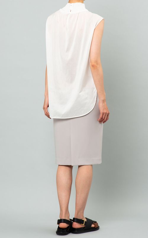 ハイネックノースリーブブラウス