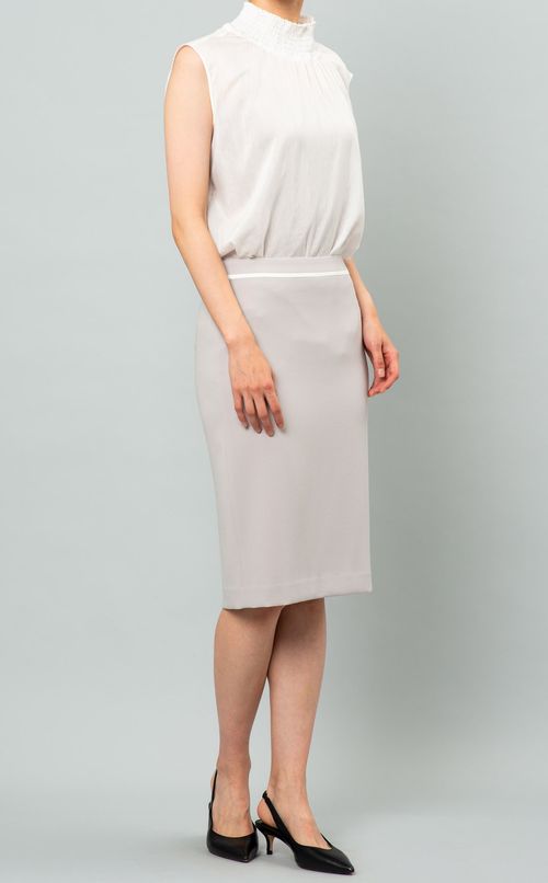 ハイネックノースリーブブラウス