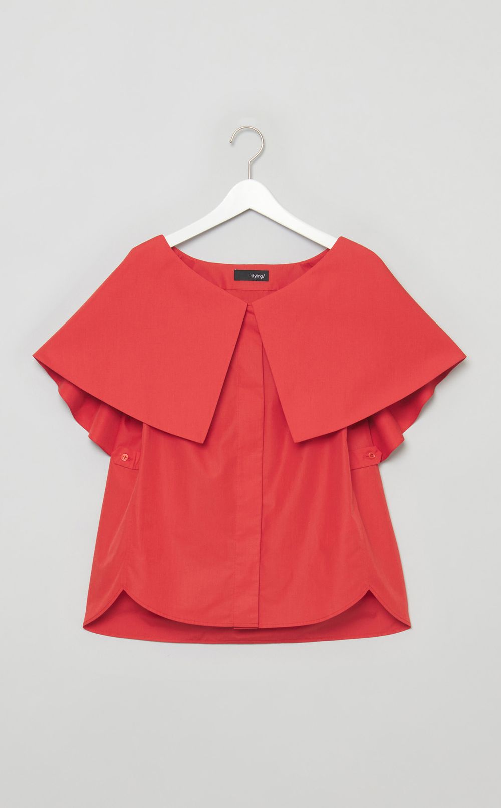 ケープカラーノースリーブシャツ