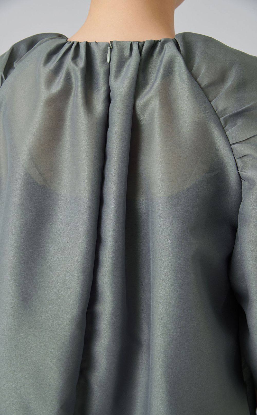 ボリュームスリーブオーガンジードレス