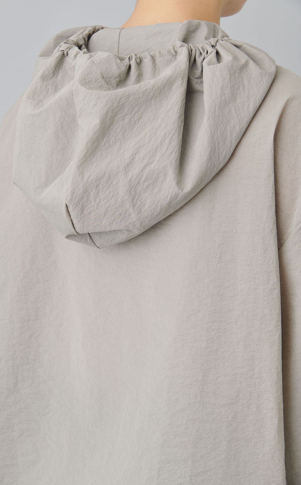 ウォッシャブルギャザーフーディ