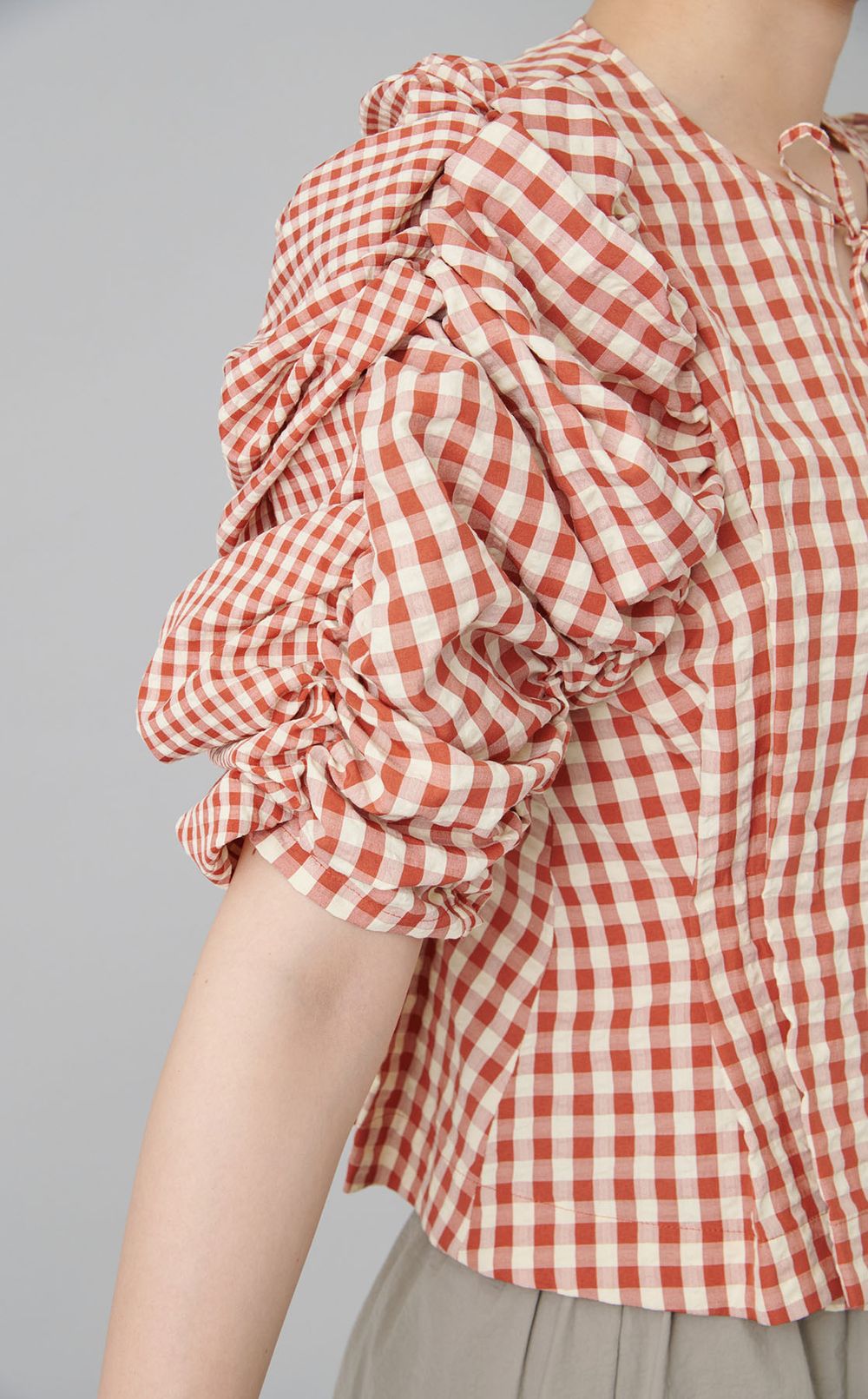 ギンガムチェックギャザーブラウス
