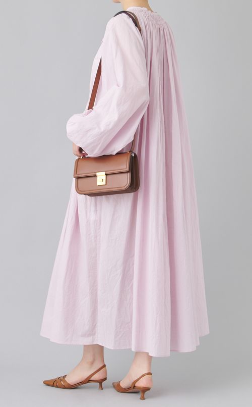 タックシアーボリュームドレス