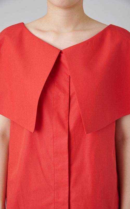 ケープカラーノースリーブシャツ