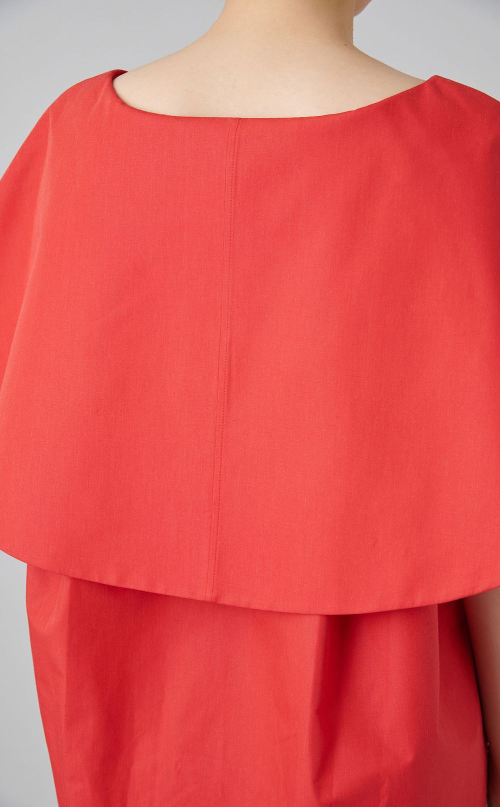 ケープカラーノースリーブシャツ