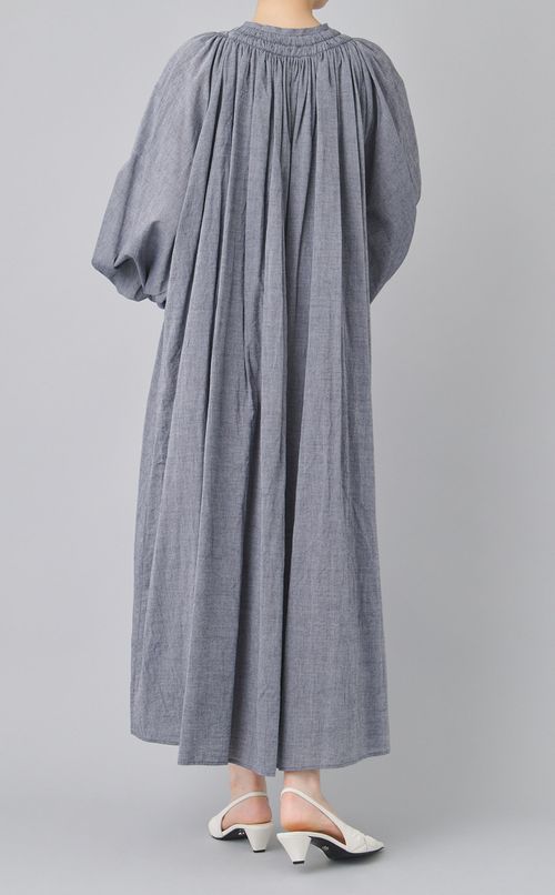 タックシアーボリュームドレス