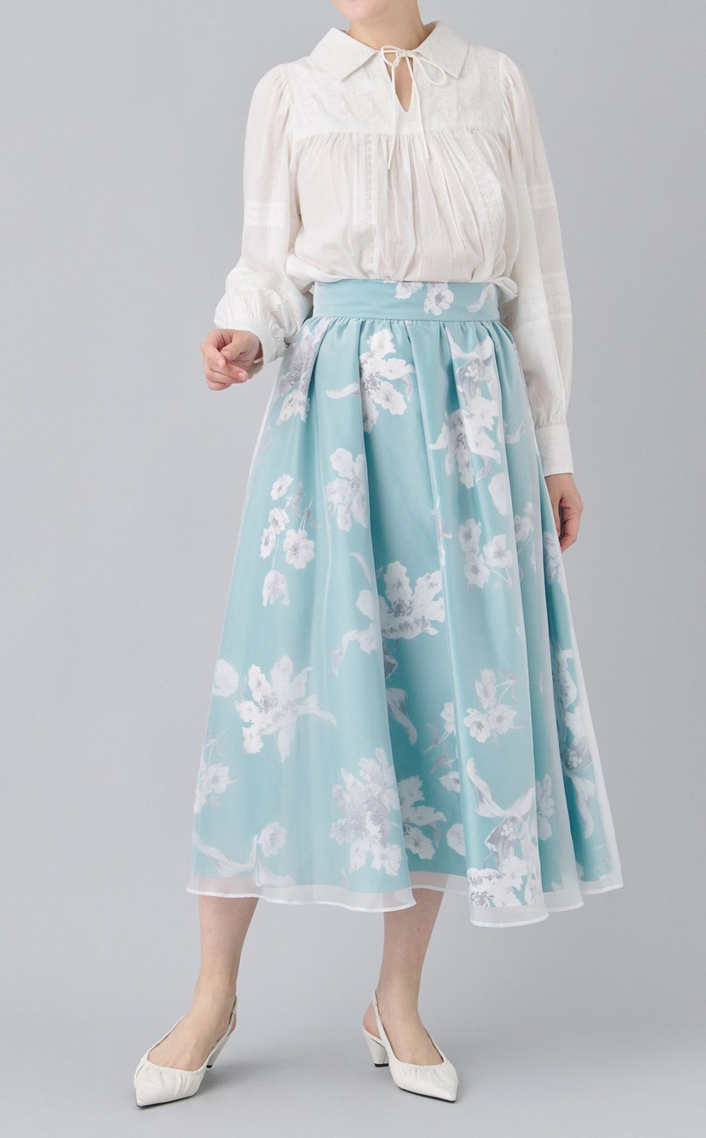 エンブロイダリースモックブラウス