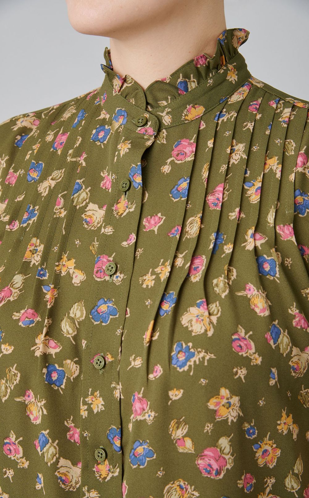 フラワーラッフルスリーブブラウス