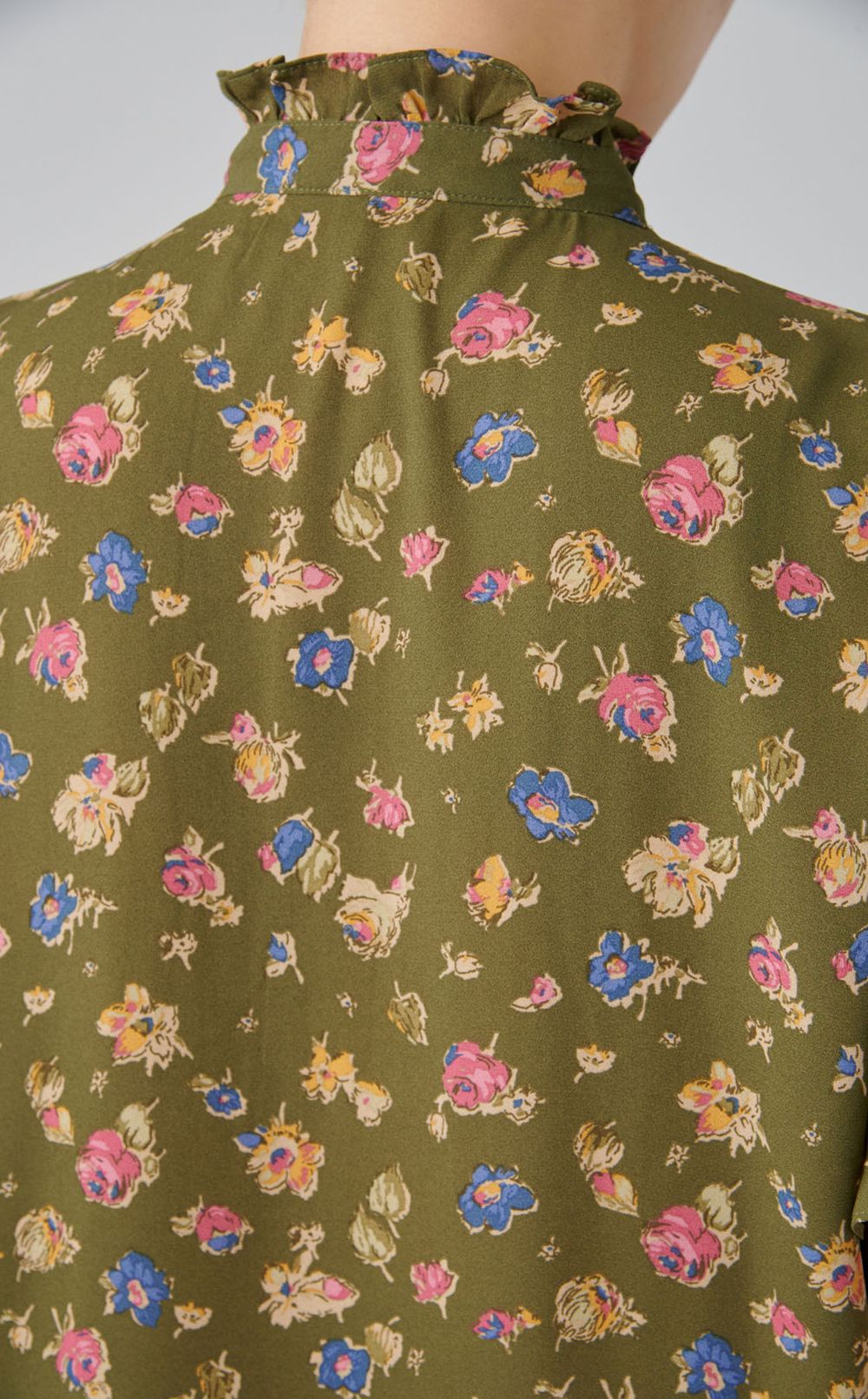 フラワーラッフルスリーブブラウス