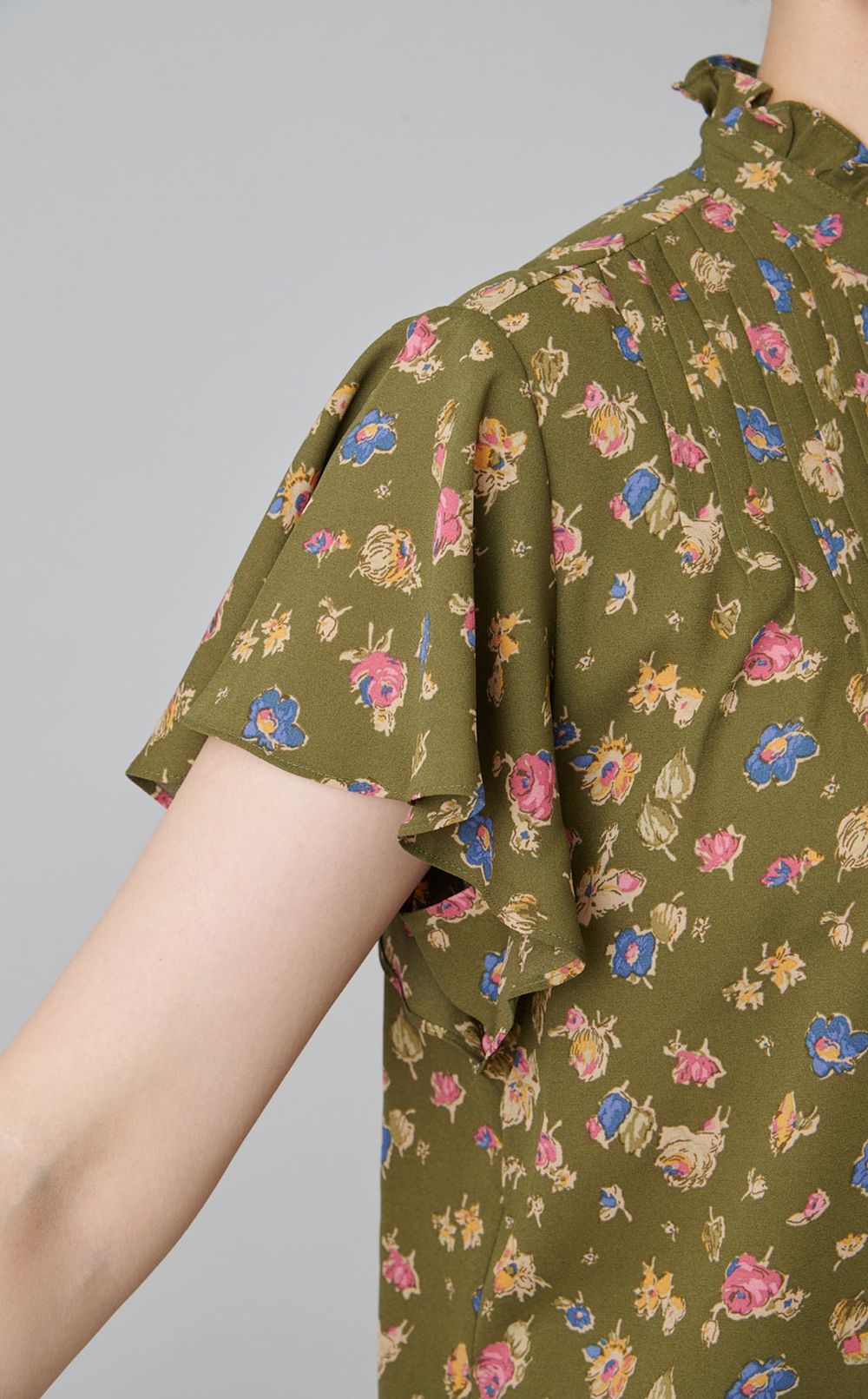 フラワーラッフルスリーブブラウス