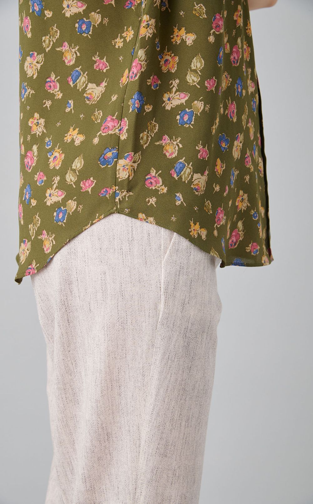 フラワーラッフルスリーブブラウス