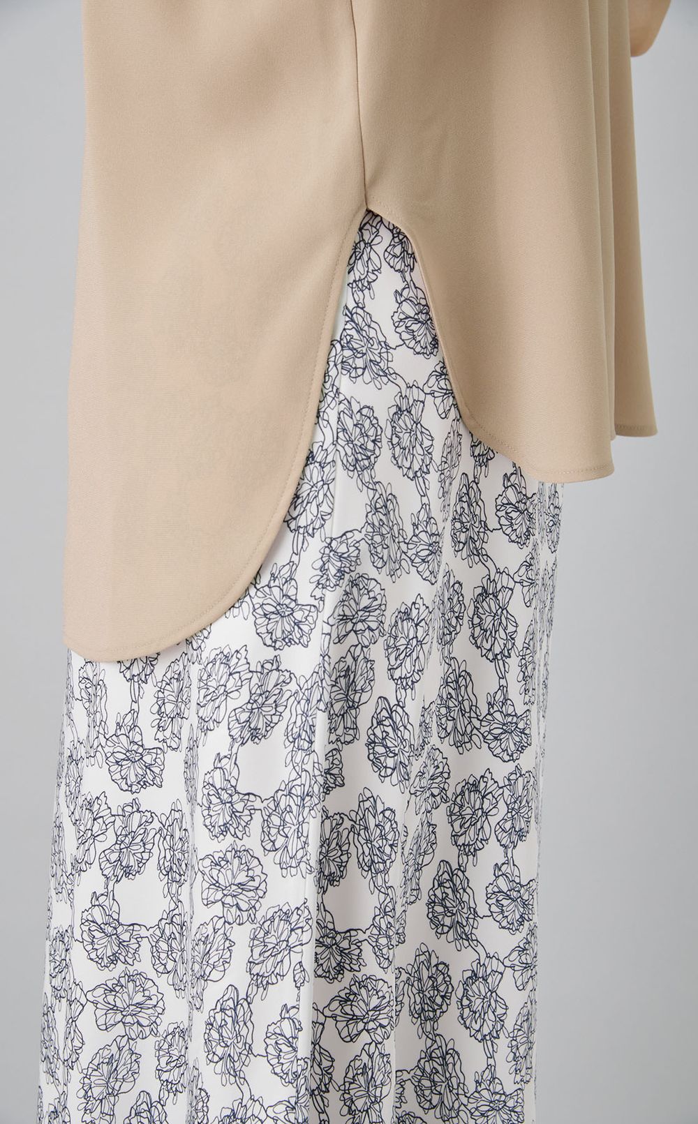 サテンジョーゼットプルオーバーブラウス