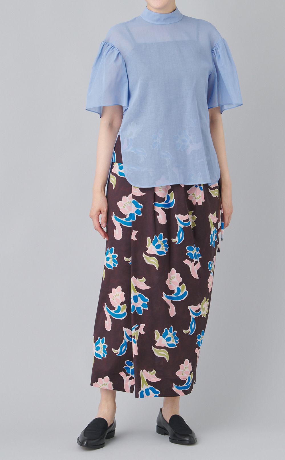 スタンドカラーパフスリーブブラウス