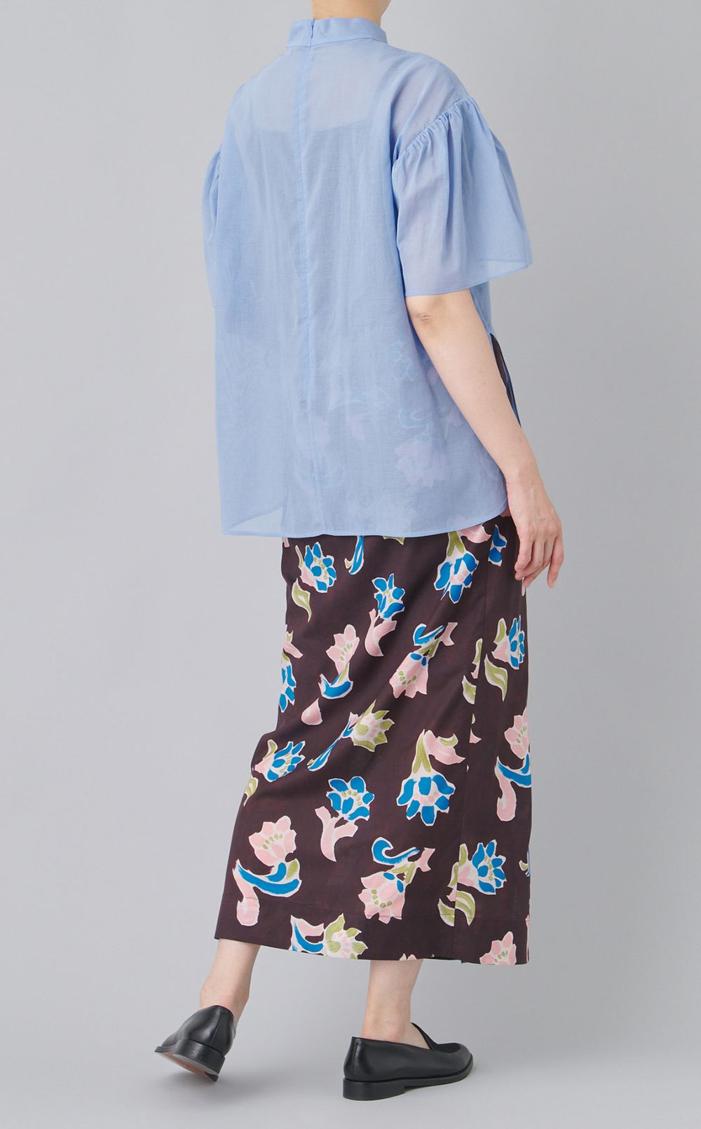 スタンドカラーパフスリーブブラウス