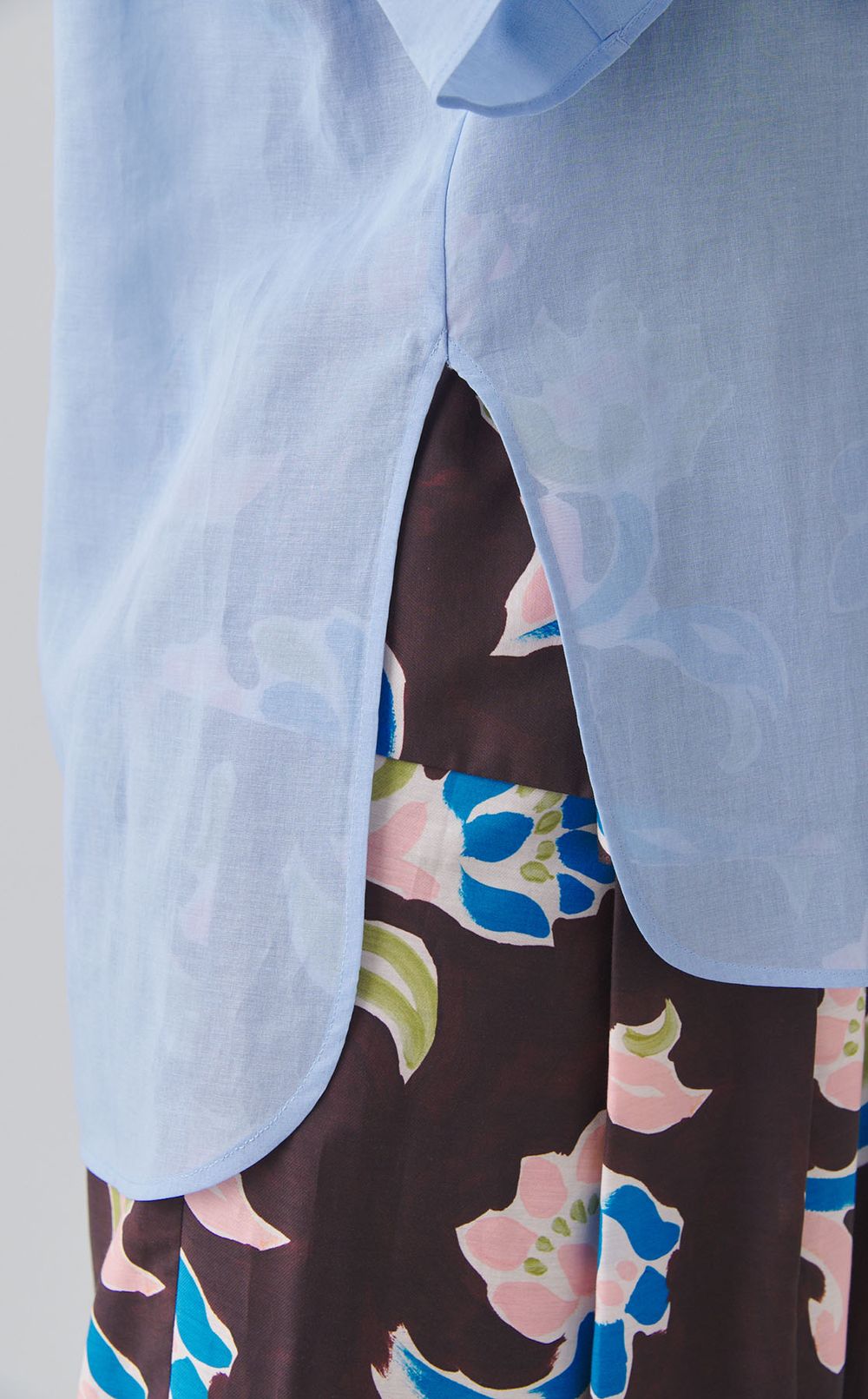 スタンドカラーパフスリーブブラウス