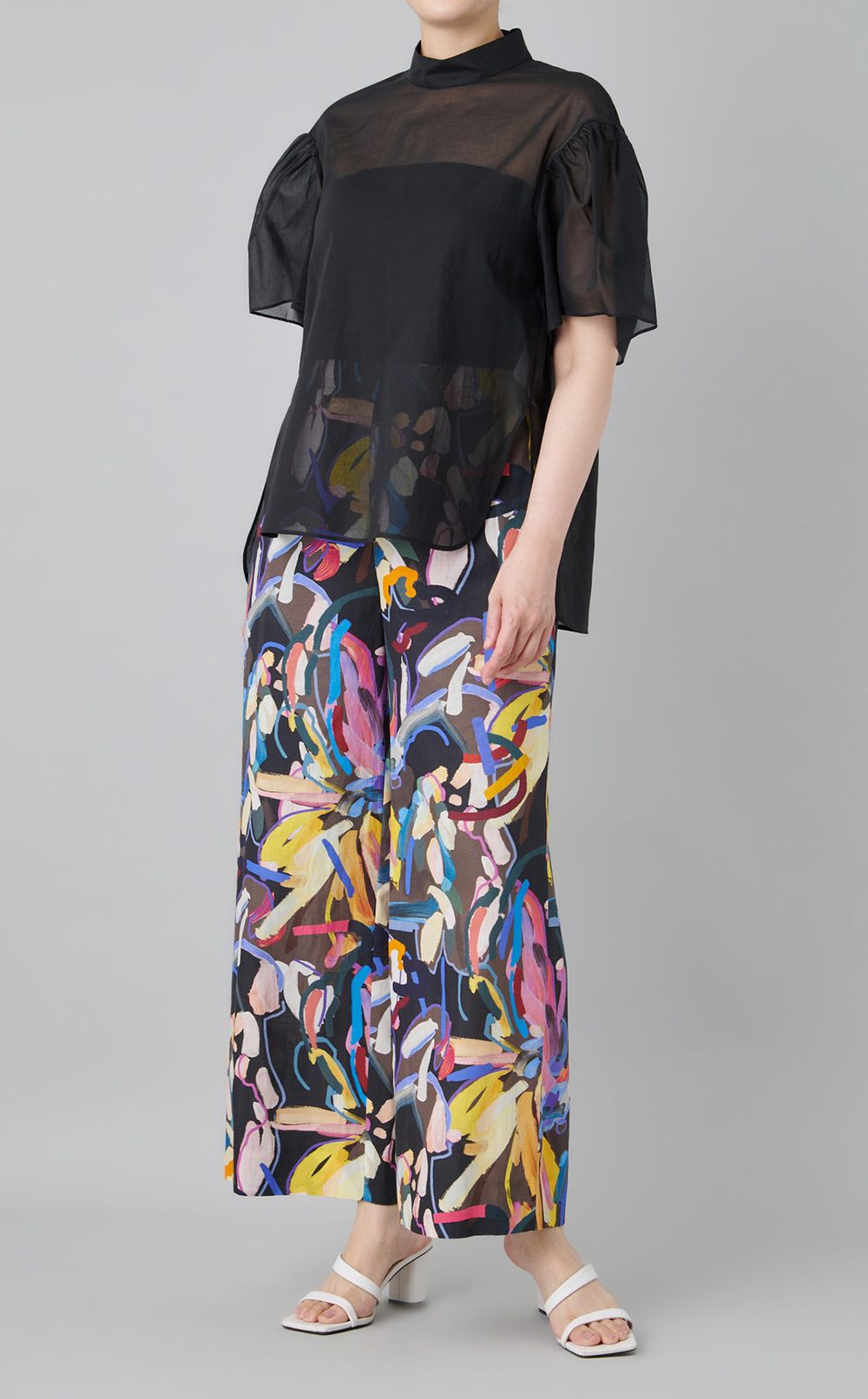 スタンドカラーパフスリーブブラウス