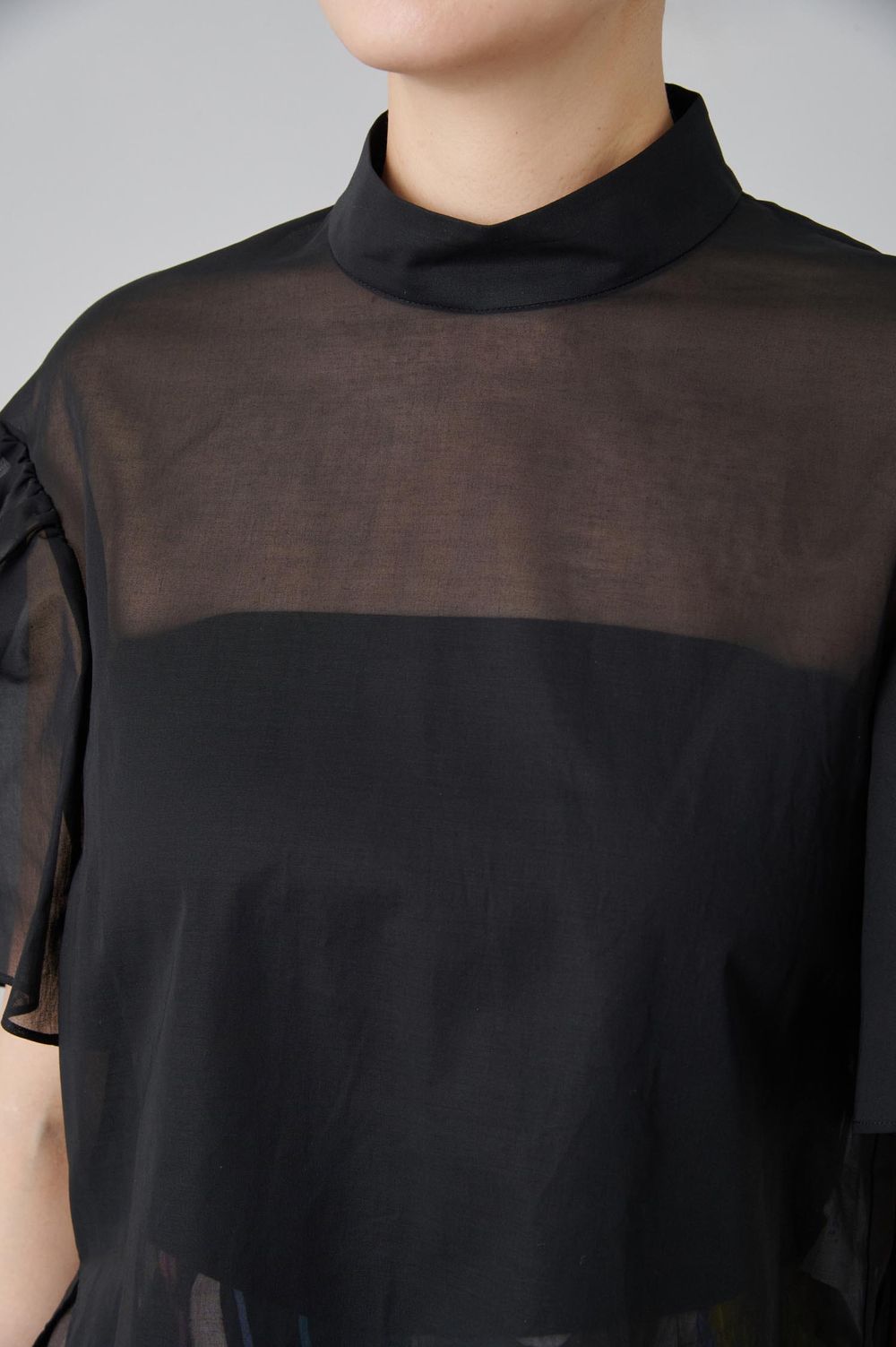 スタンドカラーパフスリーブブラウス