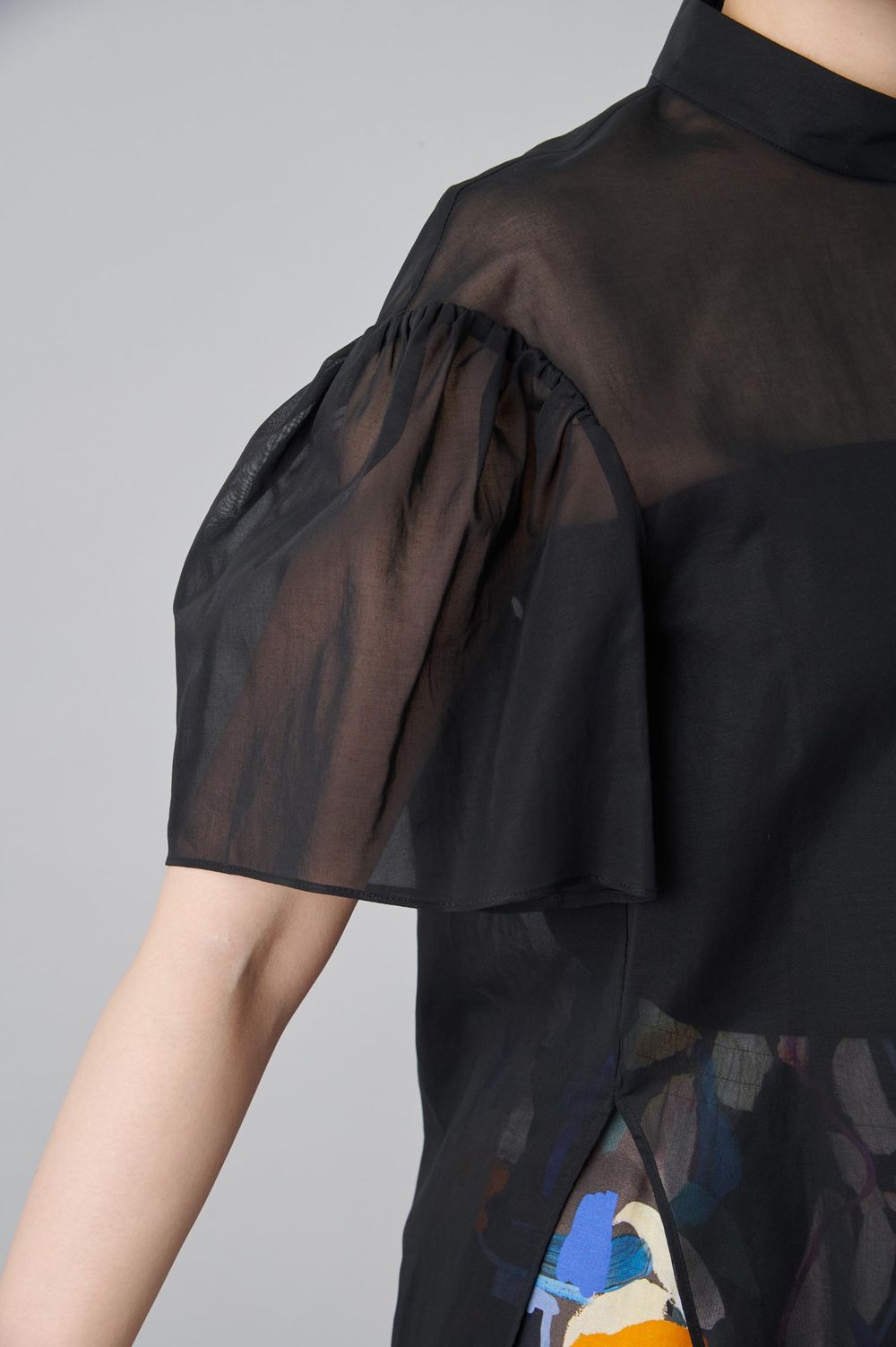 スタンドカラーパフスリーブブラウス