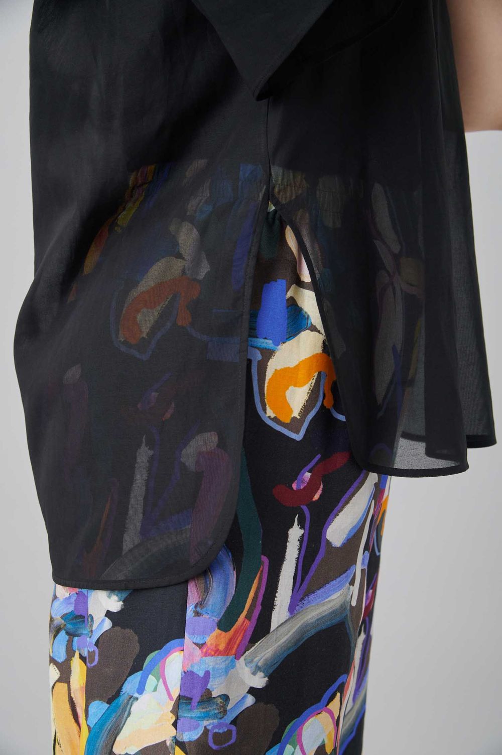 スタンドカラーパフスリーブブラウス