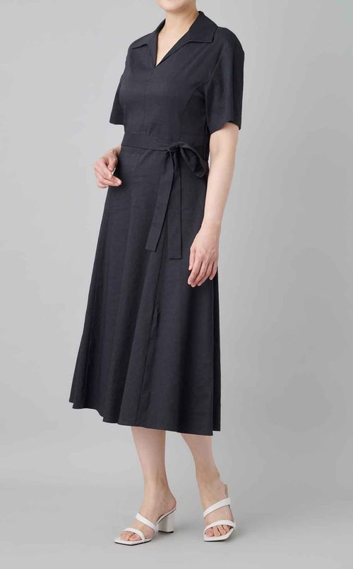 オープンカラーワンピース