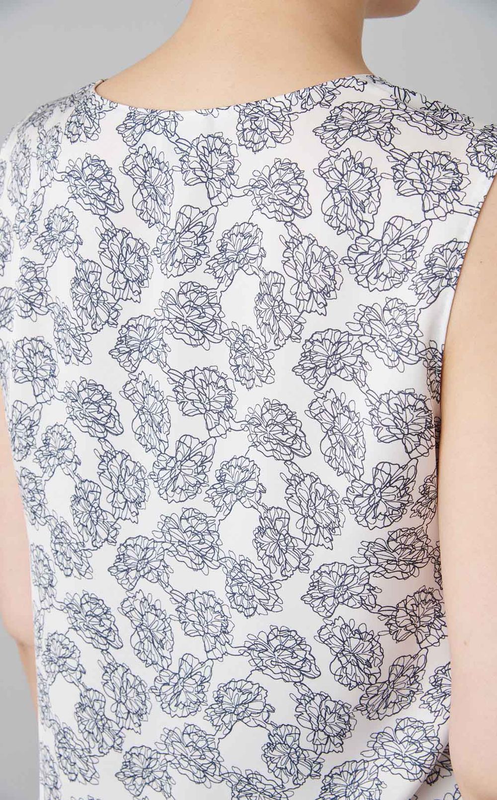 フラワープリントノースリーブVトップス