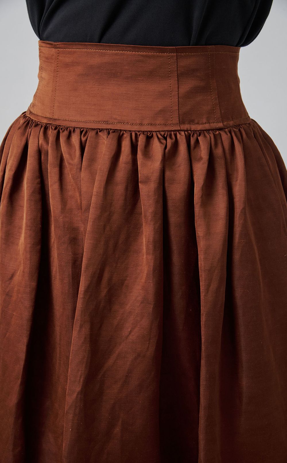 サテンボリュームスカート