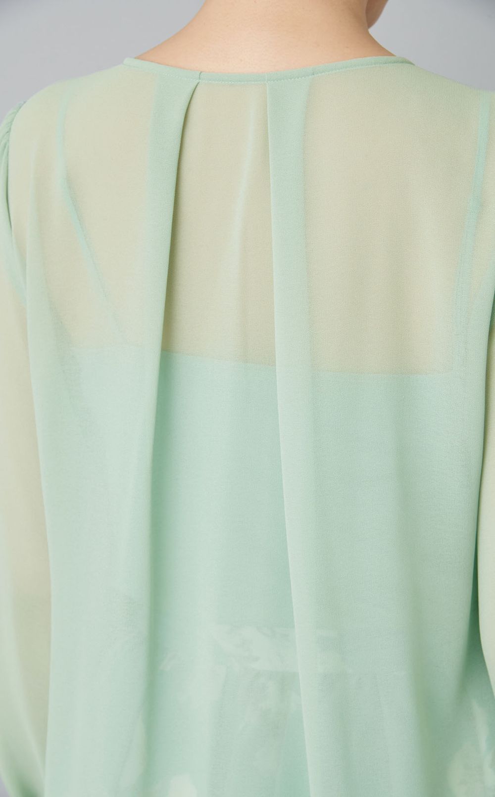 シフォンフリルブラウス