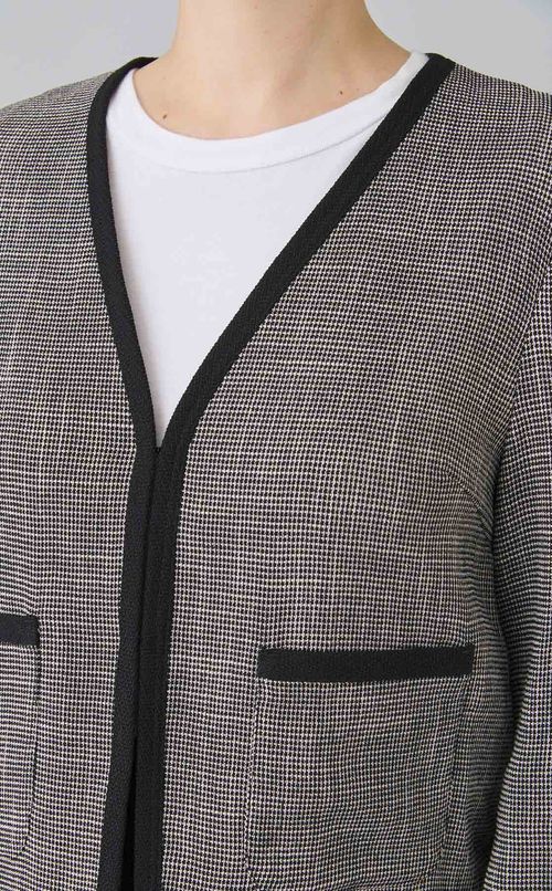 Vカラーショートジャケット