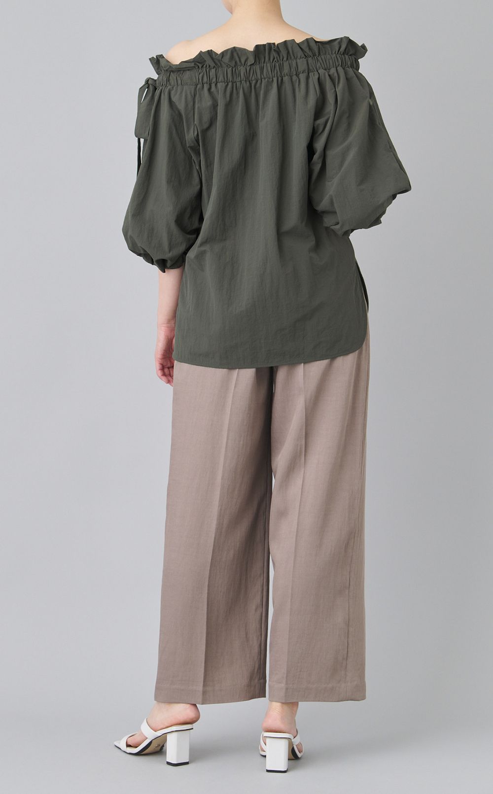 ナイロンオフショルブラウス