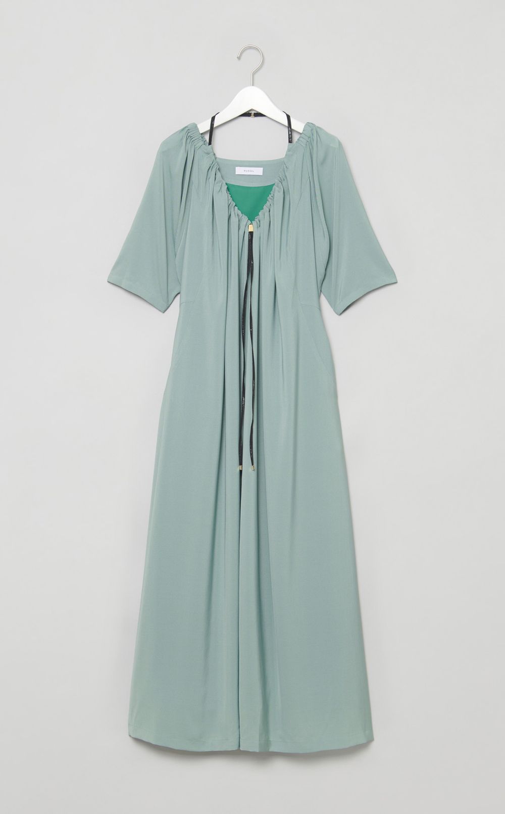 Vネックドローコードギャザーワンピース