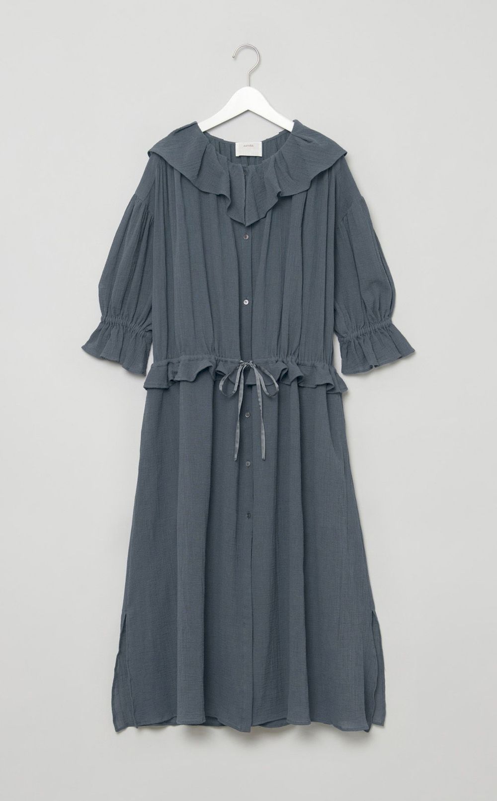 フリルカラーギャザーワンピース