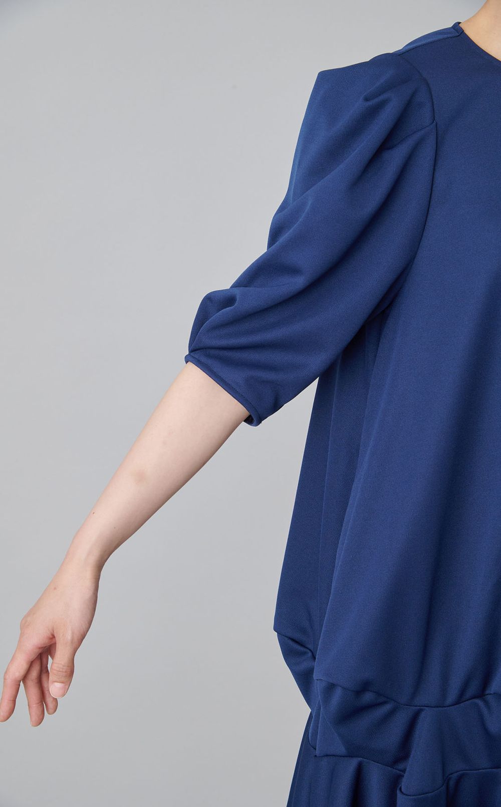 ポンチドレープサマードレス