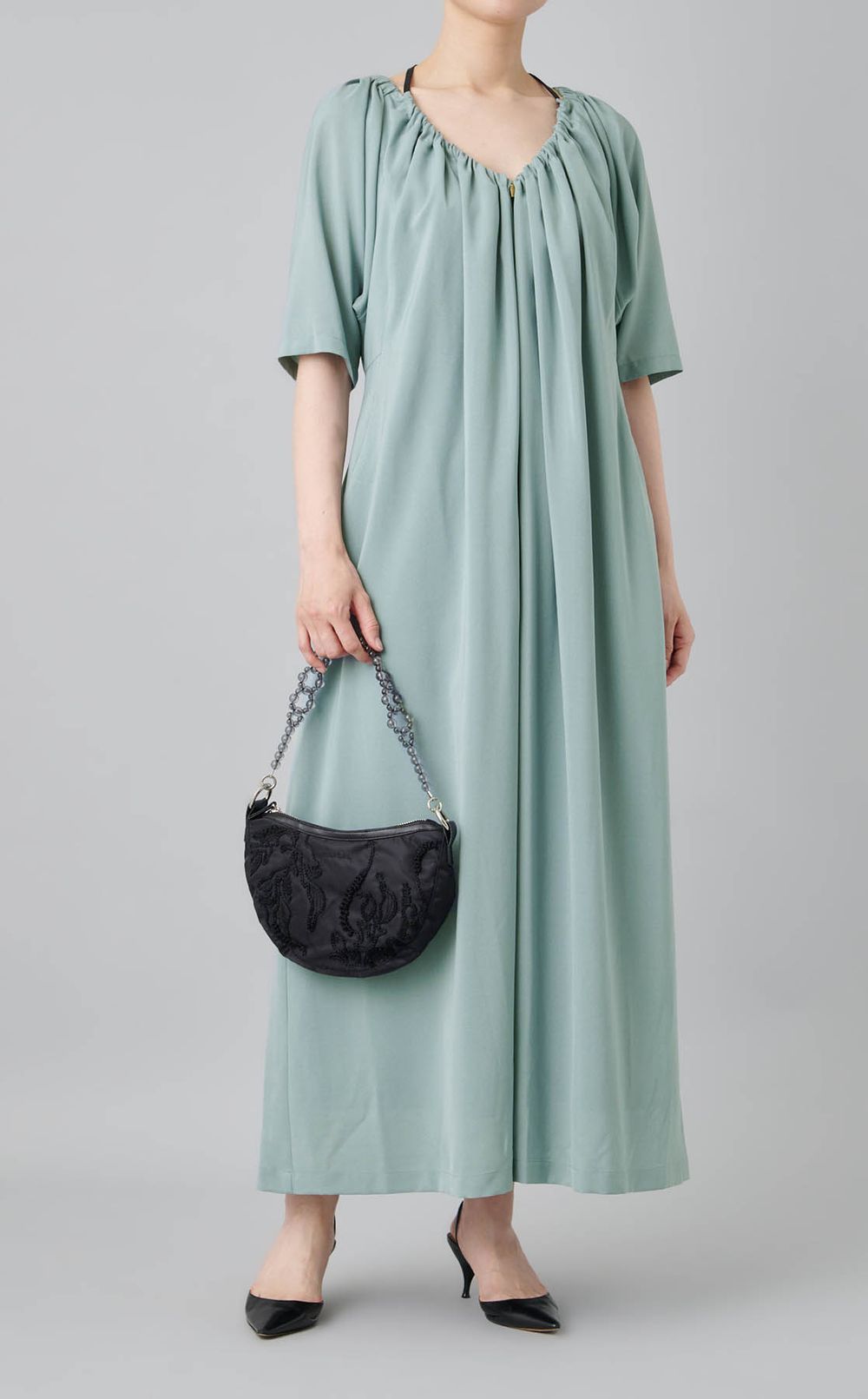 Vネックドローコードギャザーワンピース