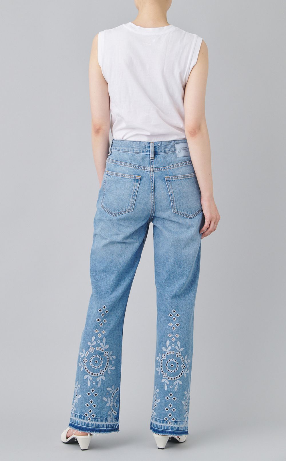 フラワーエンブロイダリーデニムパンツ