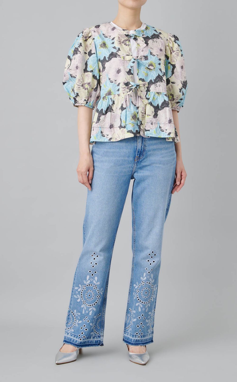 フラワーエンブロイダリーデニムパンツ